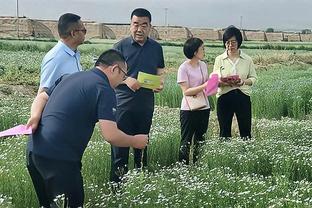 Đội ngũ trọng tài đến từ Hàn Quốc, trọng tài chính là Cao Hanh Tiến, biên tài Kim Min là nữ trọng tài.